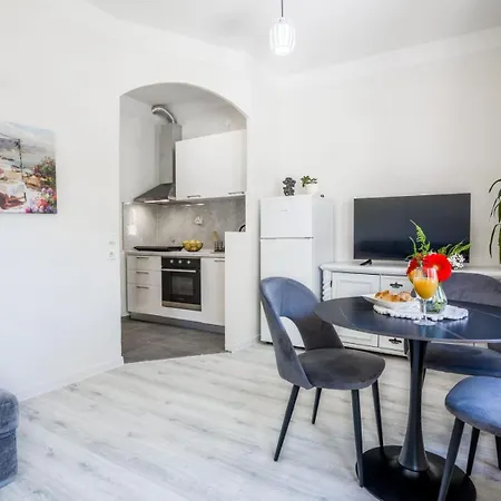 Leona Lux With Terrace & Free Parking Zadar