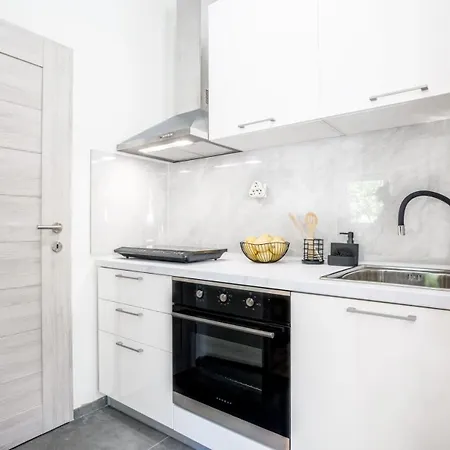 Apartamento Leona Lux With Terrace & Free Parking *
